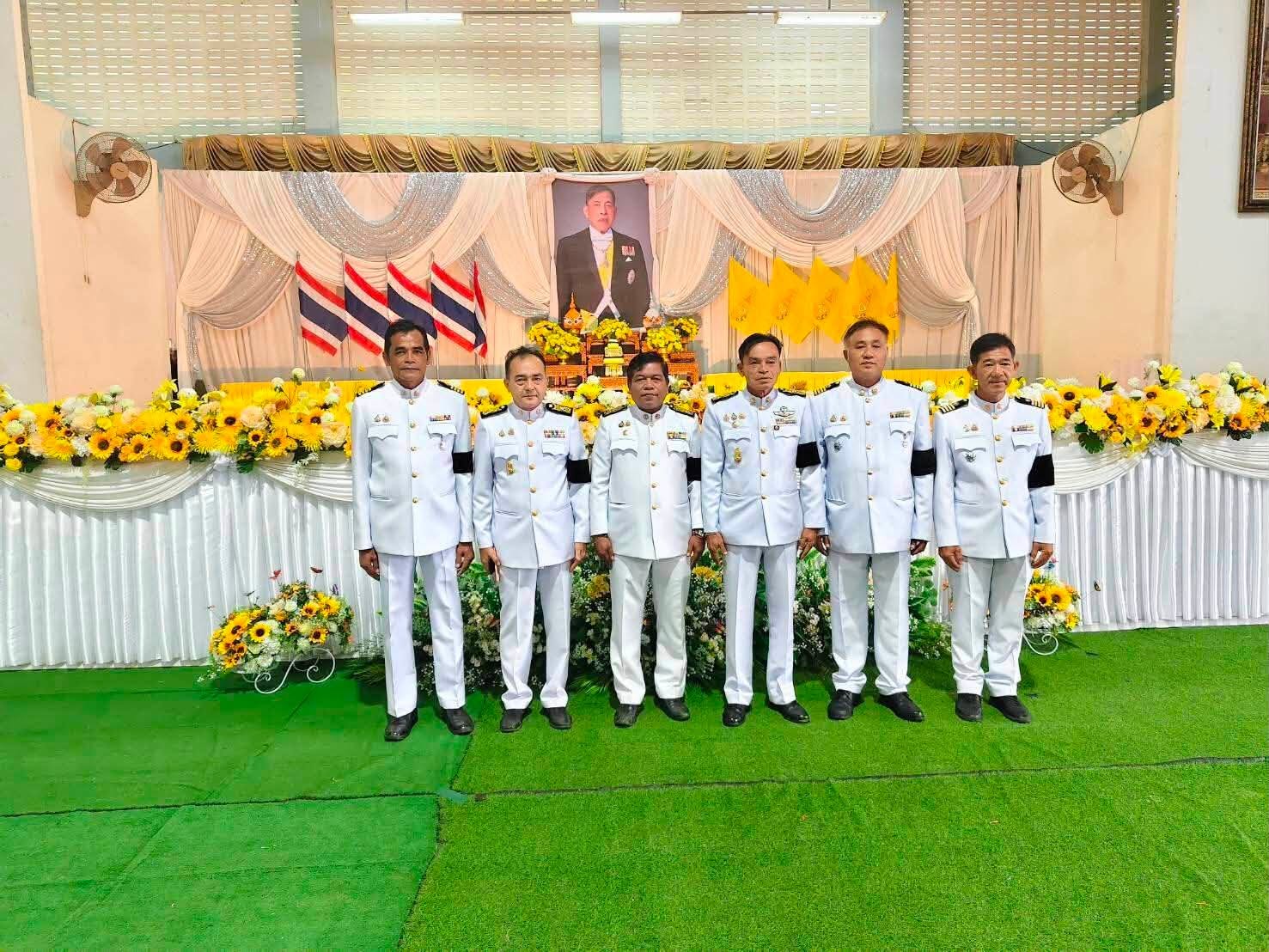 วันที่ 28 กรกฎาคม 2569 เวลา 07.00 น. เทศบาลตำบลพะโต๊ะ นำโดยนายเฉลิมพล  ทองคง นายกเทศมนตรี คณะผู้บริหาร สมาชิกสภาฯ ข้าราชการและพนักงานจ้าง ร่วมพิธีเจริญพระพุทธมนต์และพิธีทำบุญตักบาตร เพื่อเฉลิมพระเกียรติพระบาทสมเด็จพระเจ้าอยู่หัว เนื่องในโอกาสวันเฉลิมพระชนมพรรษา 28 กรกฎาคม 2569
โดยมีนายสมเจตร์ เจริญทรง นายอำเภอพะโต๊ะ เป็นประธานในพิธีฯ  ณ หอประชุมที่ว่าการอำเภอพะโต๊ะ