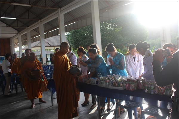 กิจกรรมทำบุญตักบาตรและลงนามถวายพระพรชัยมงคล วันแม่แห่งชาติ2560