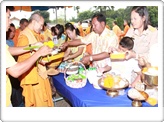 ทำบุญตักบาตร เนื่องในวันพ่อแห่งชาติ